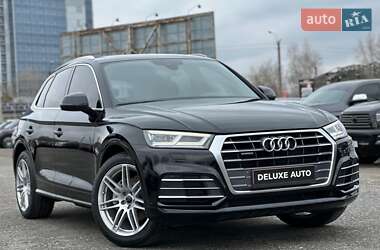 Внедорожник / Кроссовер Audi Q5 2017 в 