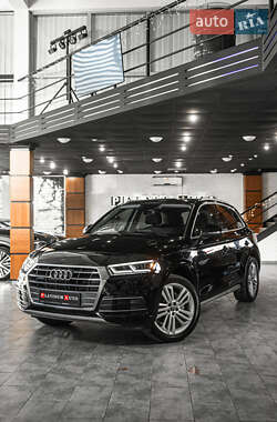 Позашляховик / Кросовер Audi Q5 2018 в 