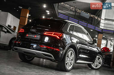 Позашляховик / Кросовер Audi Q5 2018 в 