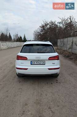 Позашляховик / Кросовер Audi Q5 2018 в 