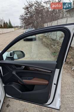 Позашляховик / Кросовер Audi Q5 2018 в 