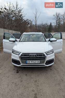 Позашляховик / Кросовер Audi Q5 2018 в 