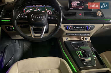 Позашляховик / Кросовер Audi Q5 2018 в 