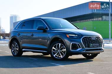 Позашляховик / Кросовер Audi Q5 2022 в 