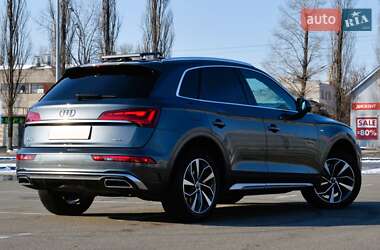 Позашляховик / Кросовер Audi Q5 2022 в 