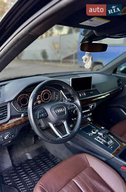 Внедорожник / Кроссовер Audi Q5 2017 в 