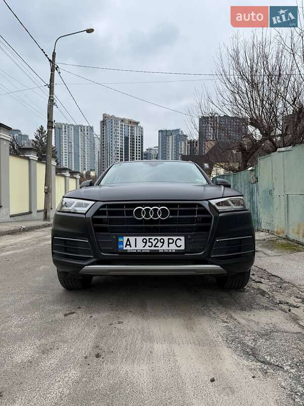 Позашляховик / Кросовер Audi Q5 2018 в 