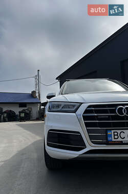 Внедорожник / Кроссовер Audi Q5 2017 в 