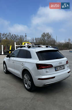 Внедорожник / Кроссовер Audi Q5 2017 в 