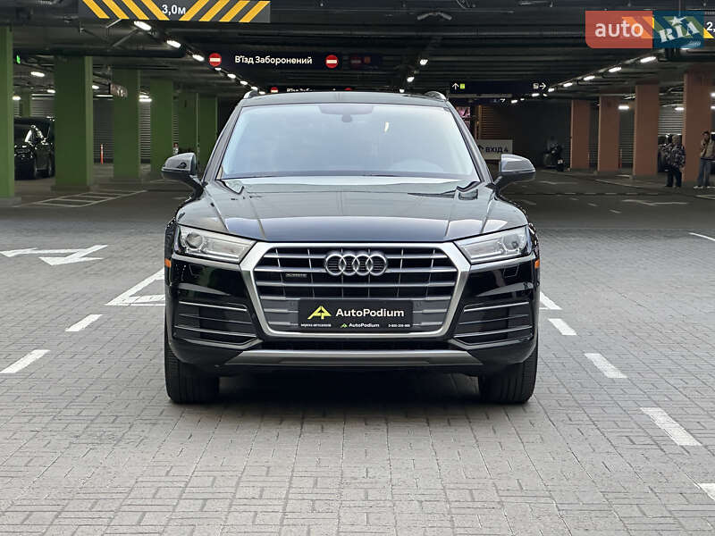 Внедорожник / Кроссовер Audi Q5 2017 в 