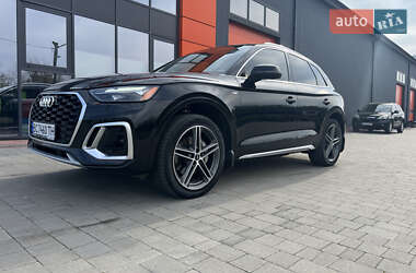 Позашляховик / Кросовер Audi Q5 2020 в 
