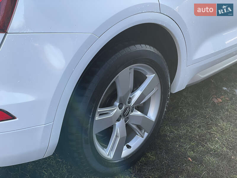 Внедорожник / Кроссовер Audi Q5 2017 в Сумах