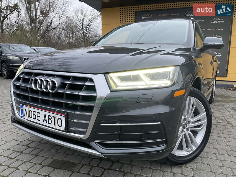 Внедорожник / Кроссовер Audi Q5 2018 в 