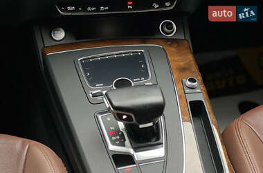 Внедорожник / Кроссовер Audi Q5 2017 в 