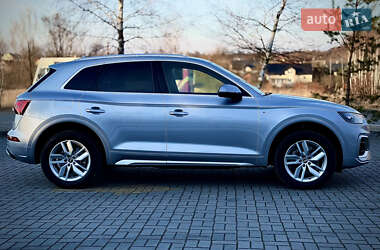 Позашляховик / Кросовер Audi Q5 2021 в 
