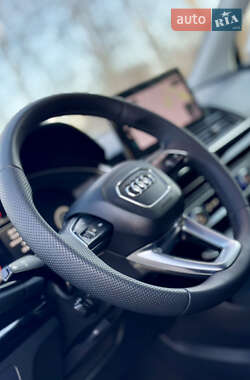 Позашляховик / Кросовер Audi Q5 2021 в 