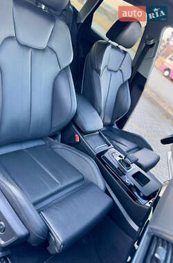 Позашляховик / Кросовер Audi Q5 2021 в 