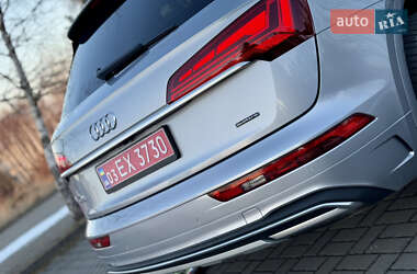 Позашляховик / Кросовер Audi Q5 2021 в 