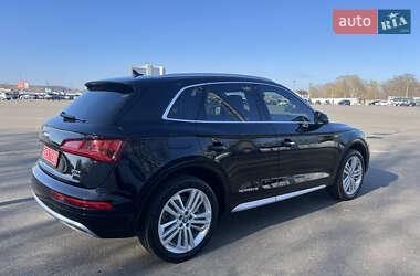 Позашляховик / Кросовер Audi Q5 2018 в 