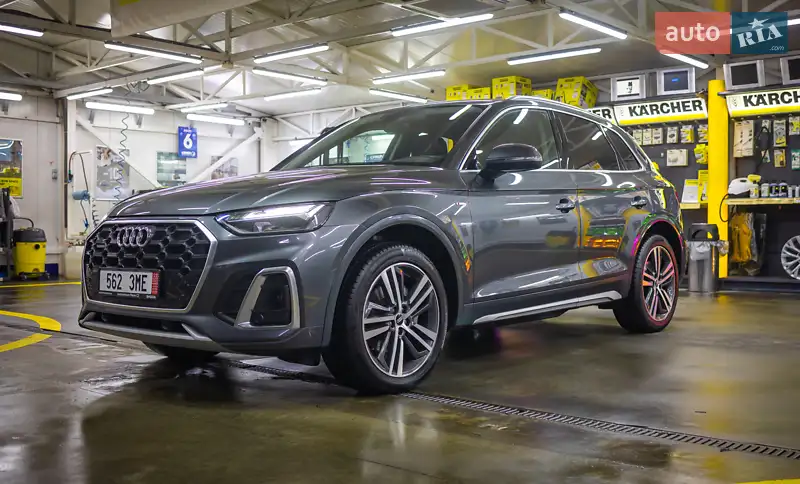Позашляховик / Кросовер Audi Q5 2021 в 