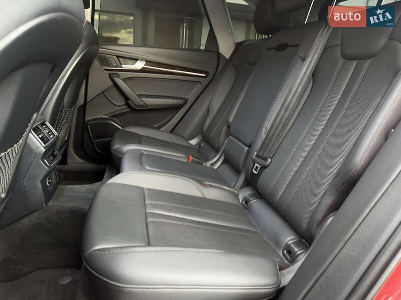 Позашляховик / Кросовер Audi Q5 2017 в Мукачевому