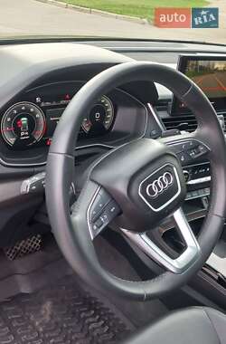 Внедорожник / Кроссовер Audi Q5 2022 в 