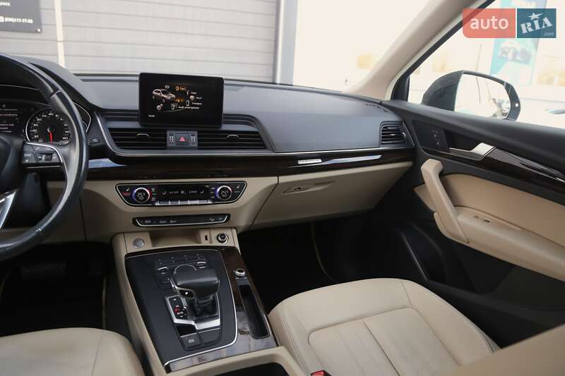 Позашляховик / Кросовер Audi Q5 2019 в Києві