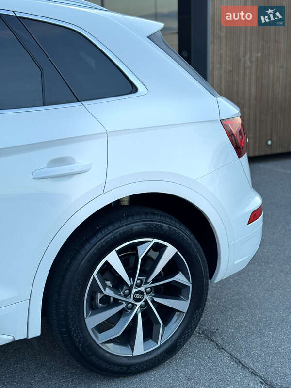 Позашляховик / Кросовер Audi Q5 2022 в Києві