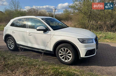 Внедорожник / Кроссовер Audi Q5 2018 в 