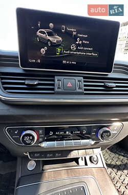 Внедорожник / Кроссовер Audi Q5 2018 в 