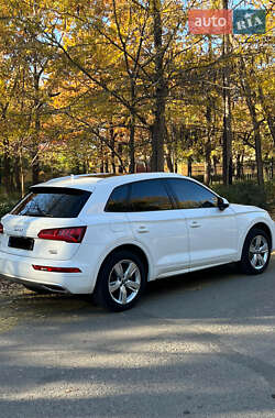 Позашляховик / Кросовер Audi Q5 2017 в 