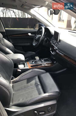 Внедорожник / Кроссовер Audi Q5 2017 в 