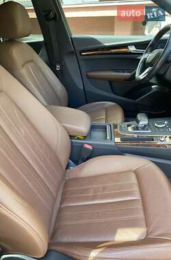 Внедорожник / Кроссовер Audi Q5 2017 в 