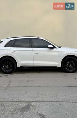 Внедорожник / Кроссовер Audi Q5 2018 в 