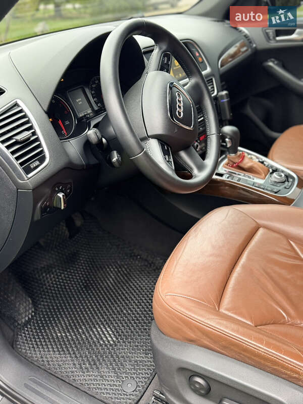 Внедорожник / Кроссовер Audi Q5 2010 в Виннице