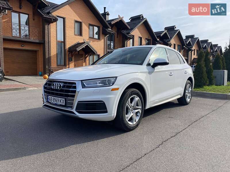 Внедорожник / Кроссовер Audi Q5 2018 в 
