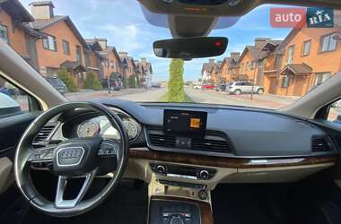 Внедорожник / Кроссовер Audi Q5 2018 в 