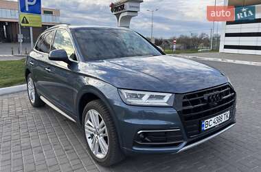 Внедорожник / Кроссовер Audi Q5 2018 в 