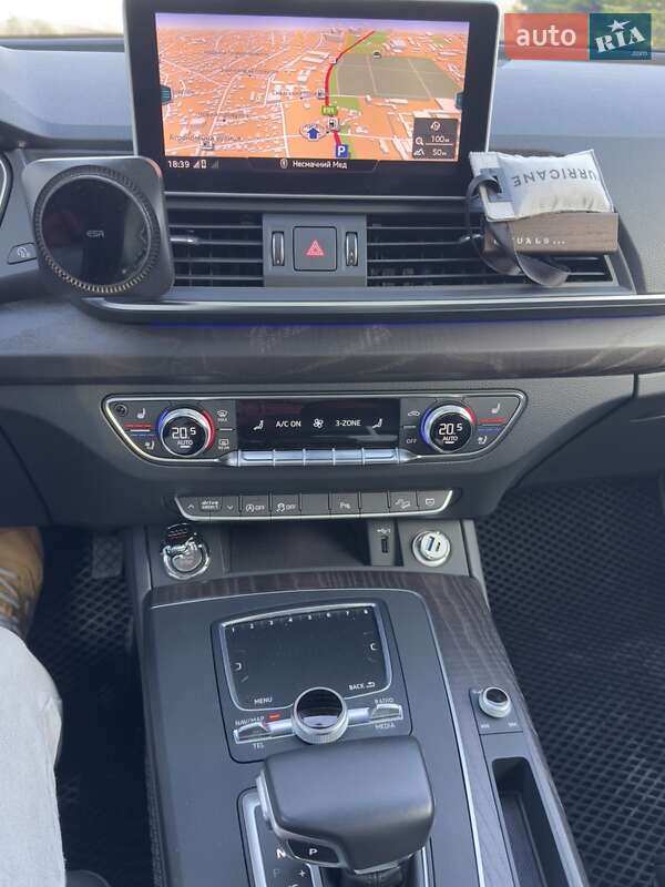 Внедорожник / Кроссовер Audi Q5 2018 в Одессе