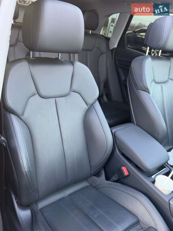 Внедорожник / Кроссовер Audi Q5 2018 в Одессе