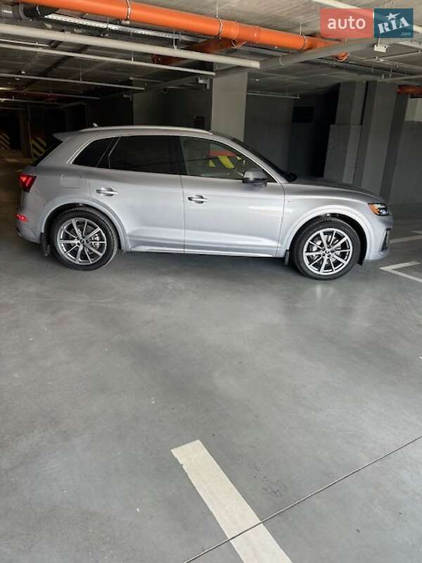Позашляховик / Кросовер Audi Q5 2021 в Львові