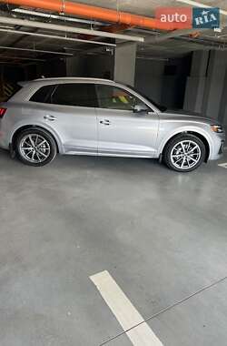 Внедорожник / Кроссовер Audi Q5 2021 в 