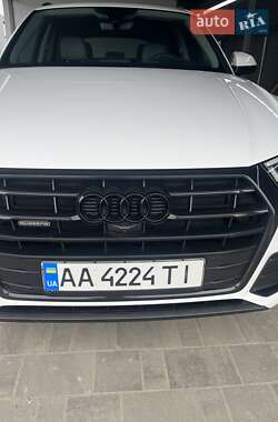 Внедорожник / Кроссовер Audi Q5 2018 в 