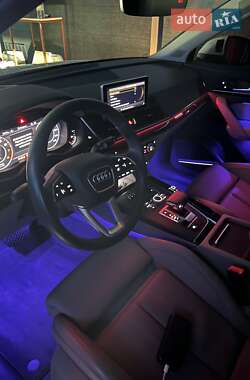 Внедорожник / Кроссовер Audi Q5 2018 в 