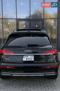 Внедорожник / Кроссовер Audi Q5 2021 в 