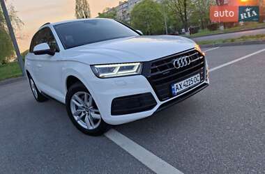Внедорожник / Кроссовер Audi Q5 2018 в 