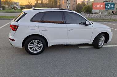 Внедорожник / Кроссовер Audi Q5 2018 в 