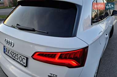 Внедорожник / Кроссовер Audi Q5 2018 в 