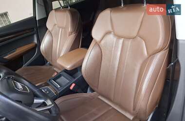 Внедорожник / Кроссовер Audi Q5 2018 в 