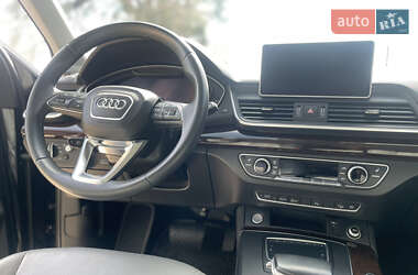 Внедорожник / Кроссовер Audi Q5 2018 в 